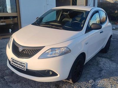 Usata Lancia Ypsilon 69 CV (50 kW) 2019 Bianco Utilitaria