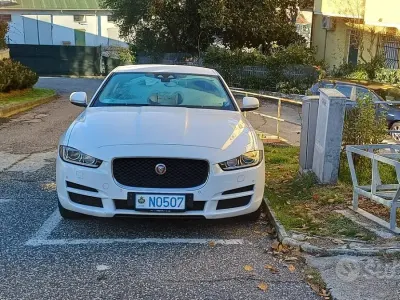 Usata Jaguar XE 180 CV (132 kW) 2017 Bianco Berlina