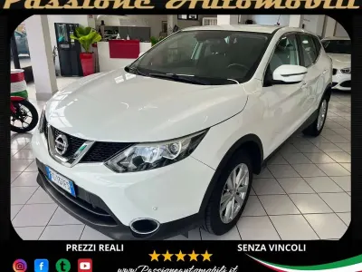 Usata Nissan Qashqai N-Connecta 110 CV (80 kW) 2015 Bianco SUV