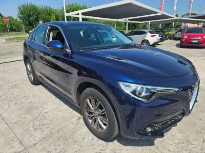 Usata Alfa Romeo Stelvio Super 179 CV (131 kW) 2017 Blu pastello SUV