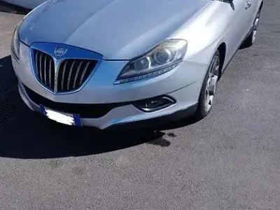 Usata Lancia Delta 120 CV (88 kW) 2010 Marrone Utilitaria