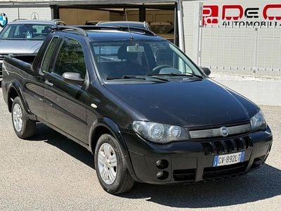 Begagnad Fiat Strada 84 HK (61 kW) 2007 Svart Pickup