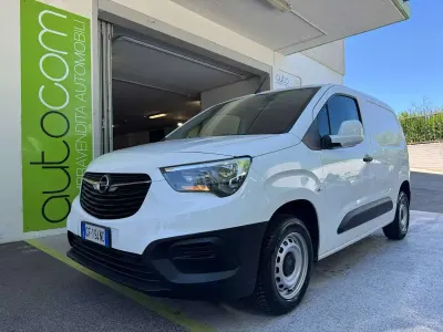 Usata Opel Combo 102 CV (75 kW) 2021 Bianco Monovolume