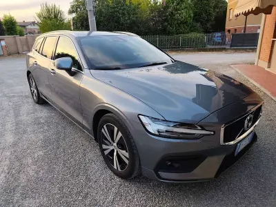 Usata Volvo V60 Business Edition 163 CV (119 kW) 2021 Grigio Station wagon