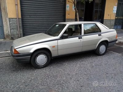 Usata Alfa Romeo 75 110 CV (80 kW) 1987 Grigio Berlina