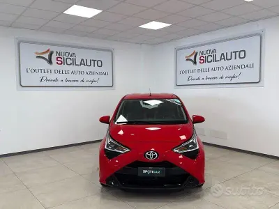Usata Toyota Aygo Connect Style 72 CV (52 kW) 2020 Rosso Utilitaria