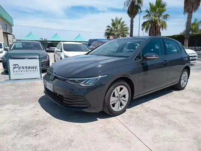 Usata VW Golf VIII Style 116 CV (85 kW) 2022 Grigio Berlina