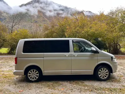 Usata VW T5 Highline 140 CV (102 kW) 2009 Grigio Furgone