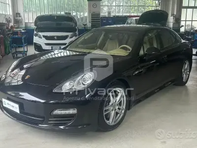 Usata Porsche Panamera 250 CV (183 kW) 2012 Nero Utilitaria
