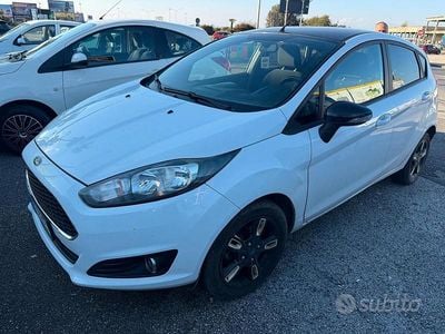 Usata Ford Fiesta 92 CV (67 kW) 2016 Bianco Berlina