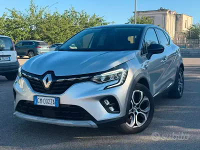 Usata Renault Captur Techno 101 CV (74 kW) 2023 Grigio SUV