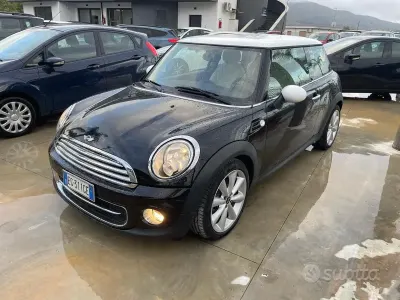 Usata Mini Cooper Coupé 112 CV (82 kW) 2010 Nero Coupé
