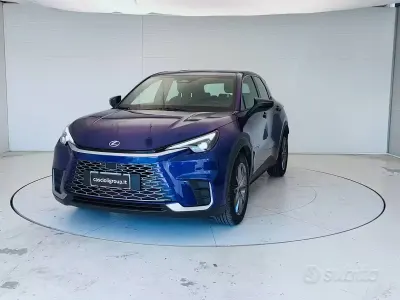Usata Lexus LBX 91 CV (66 kW) 2024 Blu SUV