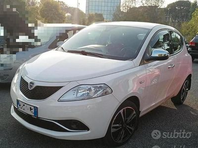 Usata Lancia Ypsilon Silver 69 CV (50 kW) 2017 Bianco Utilitaria
