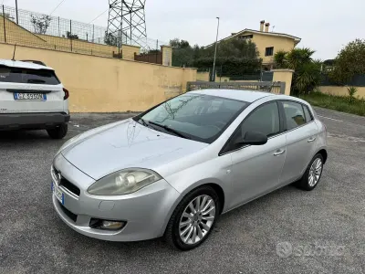 Begagnad Fiat Bravo Dynamic 120 HK (88 kW) 2012 Grå Halvkombi