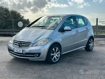 Usata Mercedes A180 Avantgarde 109 CV (80 kW) 2010 Argento Coupé