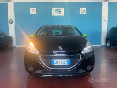 Usata Peugeot 208 Active 68 CV (50 kW) 2014 Nero Utilitaria