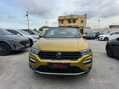Usata VW T-Roc Cabriolet Style 116 CV (85 kW) 2020 Oro Cabrio