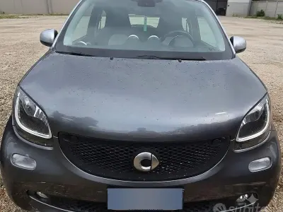 Usata Smart ForFour Passion 71 CV (52 kW) 2015 Grigio Utilitaria