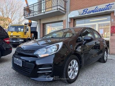 Usata Kia Rio Active 75 CV (55 kW) 2017 Nero Berlina