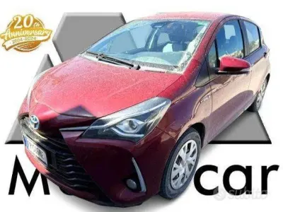 Usata Toyota Yaris Hybrid Active 73 CV (53 kW) 2018 Rosso Berlina