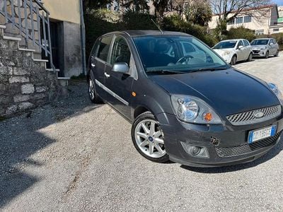 Usata Ford Fiesta 69 CV (50 kW) 2006 Grigio Utilitaria