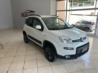 Usado Fiat Panda 4x4 S 80 HP (58 kW) 2017 Branco Citadino