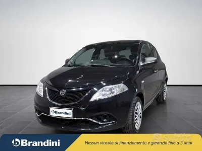 Usata Lancia Ypsilon Silver 69 CV (50 kW) 2017 Nero met. Utilitaria