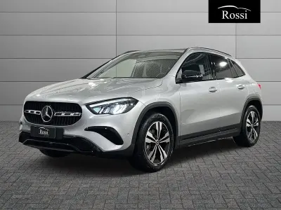 Nuova Mercedes GLA200 150 CV (110 kW) 2026 Nero notte SUV