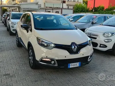 Usata Renault Captur Intens 90 CV (66 kW) 2017 Beige SUV