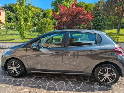 Usata Peugeot 208 95 CV (69 kW) 2014 Utilitaria
