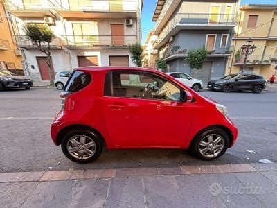 Usata Toyota iQ 98 CV (72 kW) 2010 Rosso Utilitaria