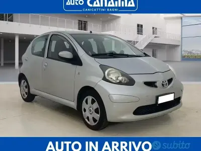 Usata Toyota Aygo 68 CV (50 kW) 2007 Grigio Utilitaria