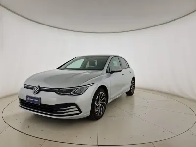 Usata VW Golf VIII Life 131 CV (96 kW) 2022 Reflex silver metallizzato Berlina