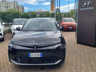 Usata Lancia Ypsilon 101 CV (74 kW) 2025 Nero Utilitaria