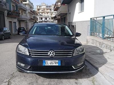 Usata VW Passat 150 CV (110 kW) 2012 Blu Station wagon