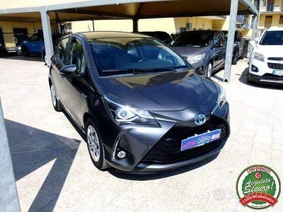 Usata Toyota Yaris Hybrid Style 73 CV (53 kW) 2017 Grigio Berlina