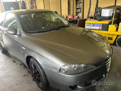 Usado Alfa Romeo 147 Progression 120 CV (88 kW) 2006 Gris Utilitario