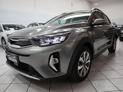 Używany Kia Stonic Style 83 KM (61 kW) 2024 Szary SUV