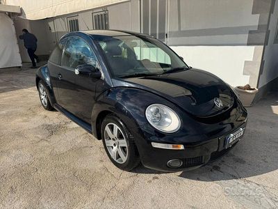 Usata VW New Beetle 102 CV (75 kW) 2009 Nero Utilitaria