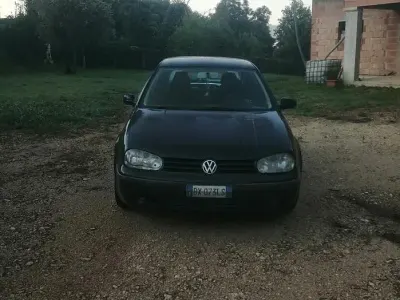 Usata VW Golf IV 116 CV (85 kW) 2002 Bluazzurro Berlina