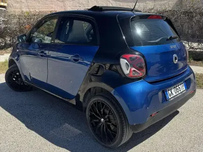 Begagnad Smart ForFour Passion 67 HK (49 kW) 2019 Blå Halvkombi