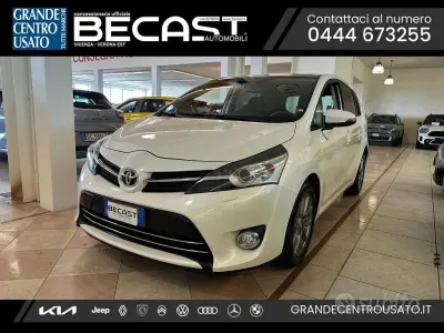 Usata Toyota Verso Active 124 CV (91 kW) 2013 Bianco pastello Monovolume