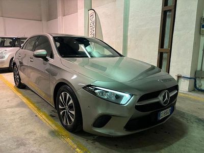 Usata Mercedes A180 Business 116 CV (85 kW) 2020 Oro Berlina