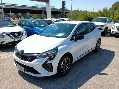 Usata Renault Clio V Techno 90 CV (66 kW) 2025 Vari colori Berlina