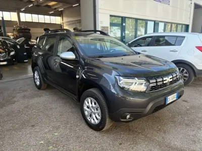 Usado Dacia Duster Comfort 101 CV (74 kW) 2024 Gris SUV