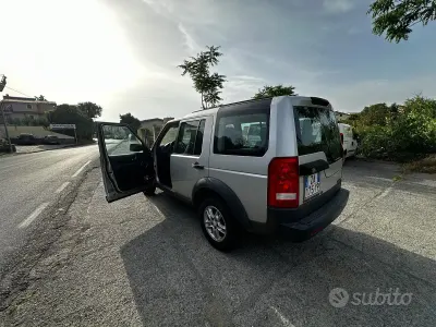 Usata Land Rover Discovery 190 CV (139 kW) 2025 Grigio SUV