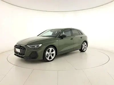Usata Audi A3 S-Line 150 CV (110 kW) 2025 Verde distretto metallizzato Berlina