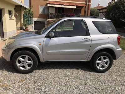 Usata Toyota RAV4 116 CV (85 kW) 2003 Argento SUV