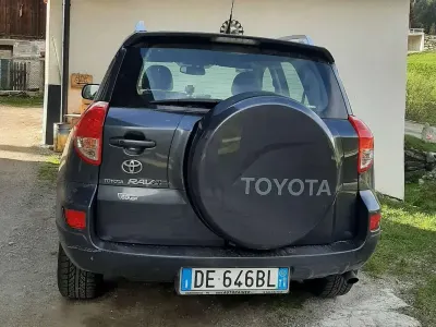 Usata Toyota RAV4 Luxury 136 CV (100 kW) 2006 Nero SUV